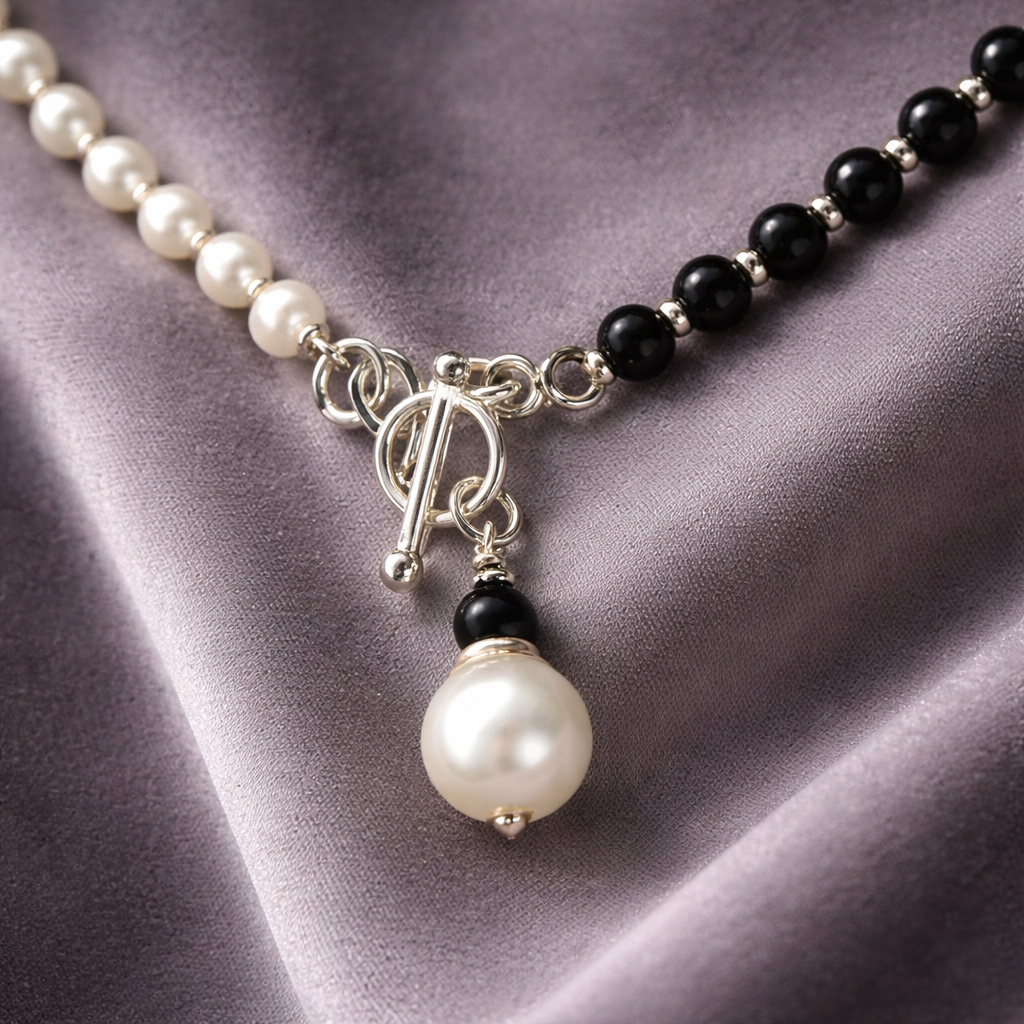 White & black choker